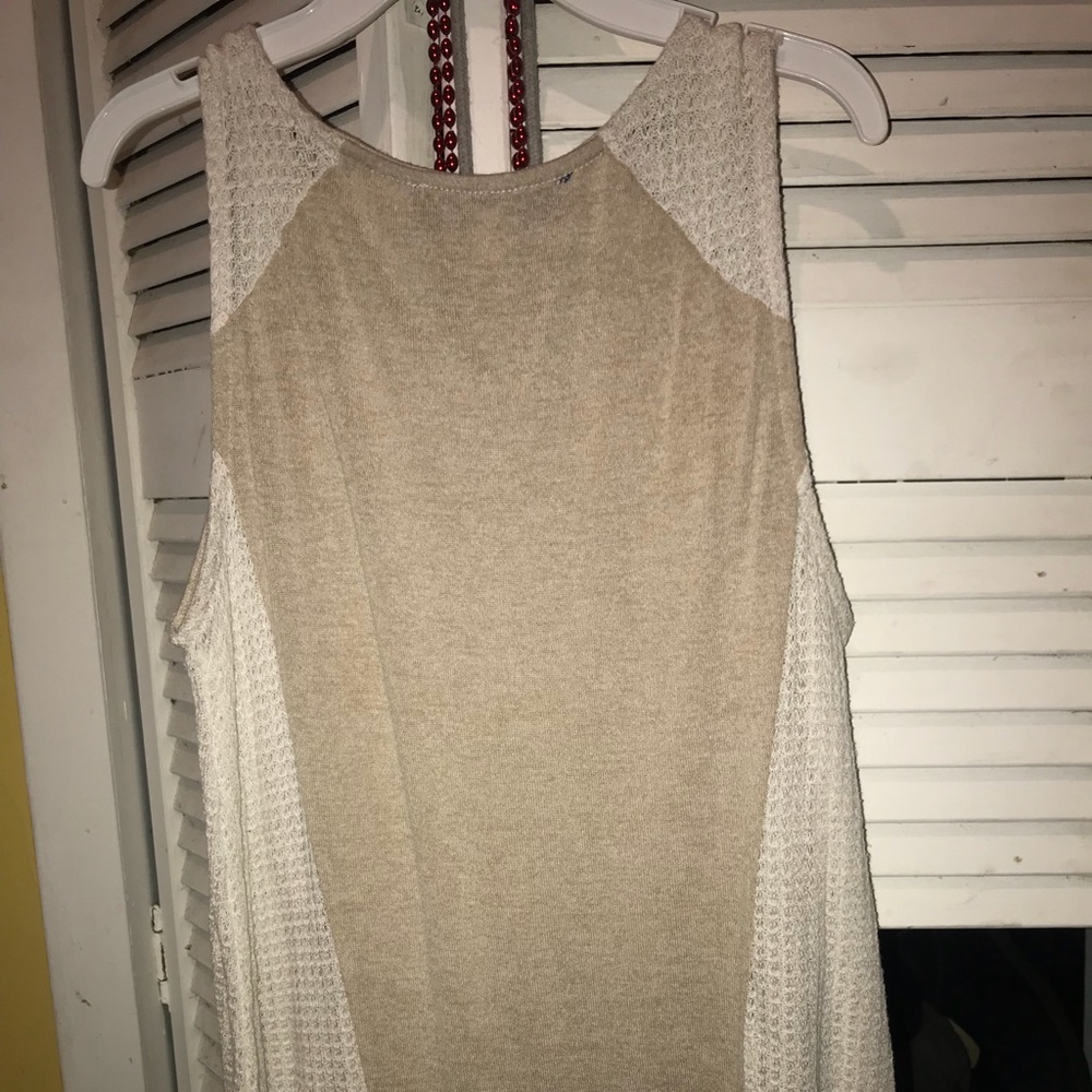 Muscle tee/blouse - Picture 2 of 2